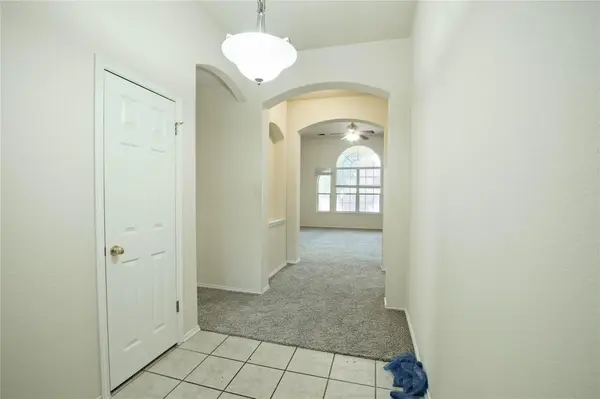 704 Thrush DR, Leander, TX 78641