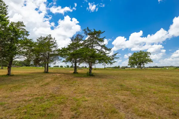 1021 E Old Hallettsville RD, Flatonia, TX 78941