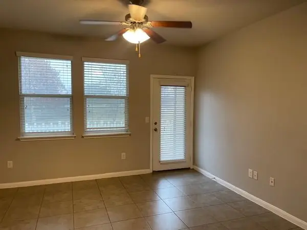 711 Rolling Oak DR #117, Round Rock, TX 78664
