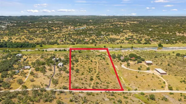 135 River View DR, Johnson City, TX 78636