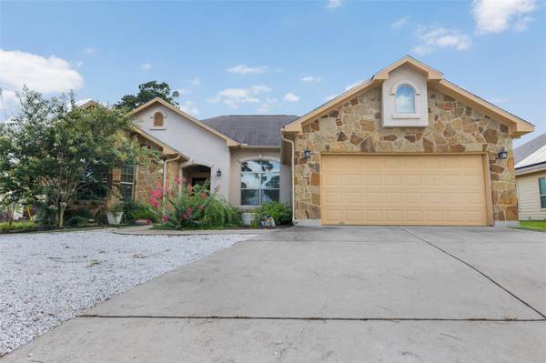 220 Tahitian DR, Bastrop, TX 78602