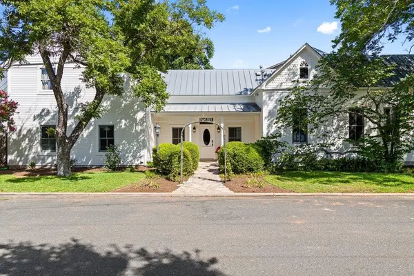 308 E Travis ST, Fredericksburg, TX 78624
