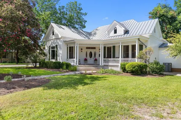 308 E Travis ST, Fredericksburg, TX 78624