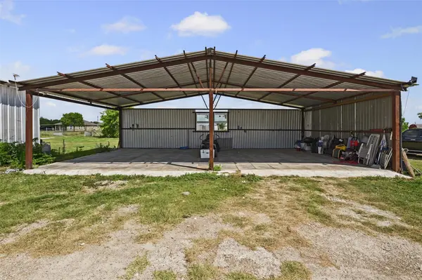 5904 Fm 621, Martindale, TX 78655