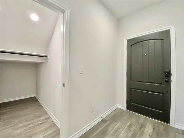 208 Caisson TRL, Liberty Hill, TX 78642