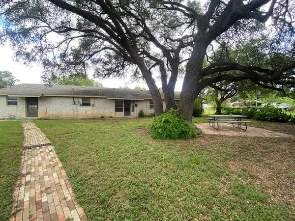 605 E Kerr ST E, Burnet, TX 78611