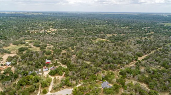 227 Encino DR, Floresville, TX 78114