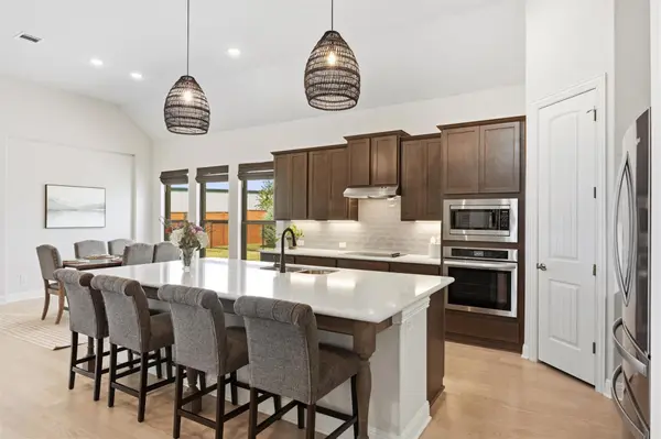 1216 Scenic Oaks DR, Georgetown, TX 78628