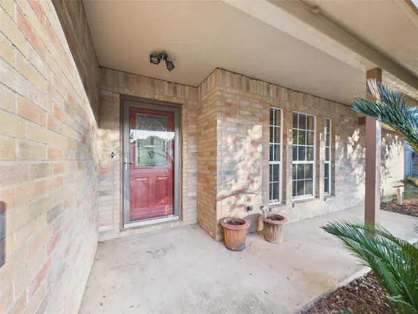 1125 Iris Crescent DR, Floresville, TX 78114