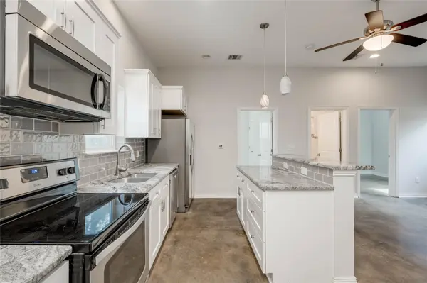 811 Gunter ST #B, Austin, TX 78702
