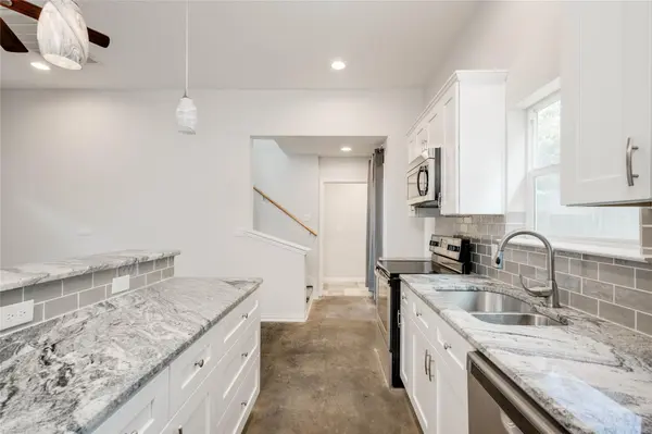 811 Gunter ST #B, Austin, TX 78702