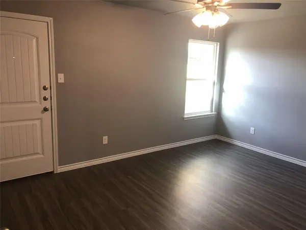 1818 Castroville TRL, Copperas Cove, TX 76522