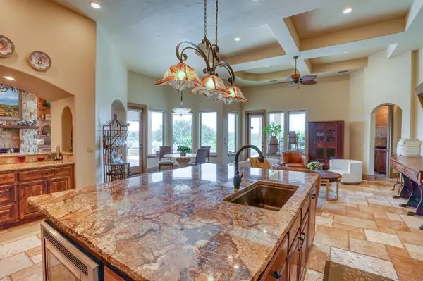 143 Westgate LOOP, Horseshoe Bay, TX 78657