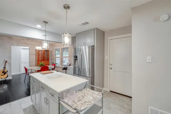 5502 Burgundy DR, Austin, TX 78724