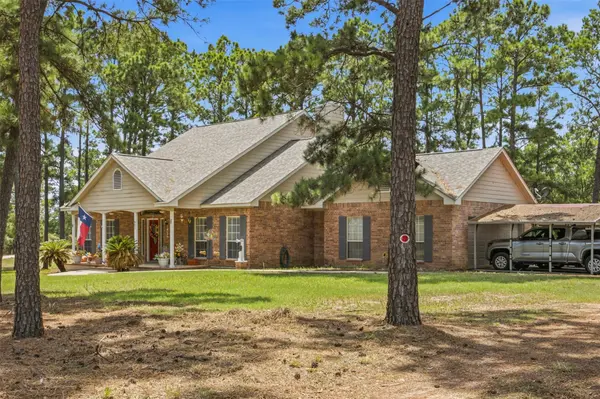 801 Moccasin TRL, La Grange, TX 78945