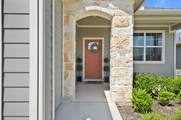 202 Barton Creek LN, Hutto, TX 78634
