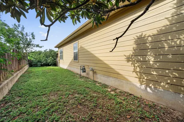 5625 Signal Point PT, Austin, TX 78724