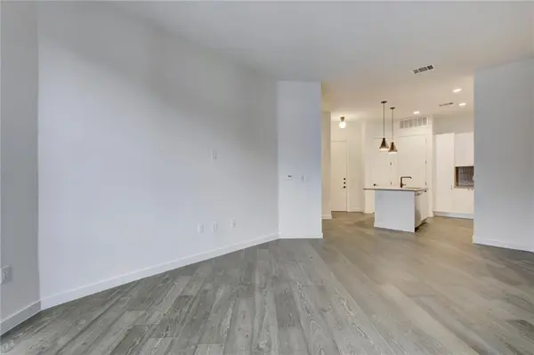 800 Embassy DR #511, Austin, TX 78702