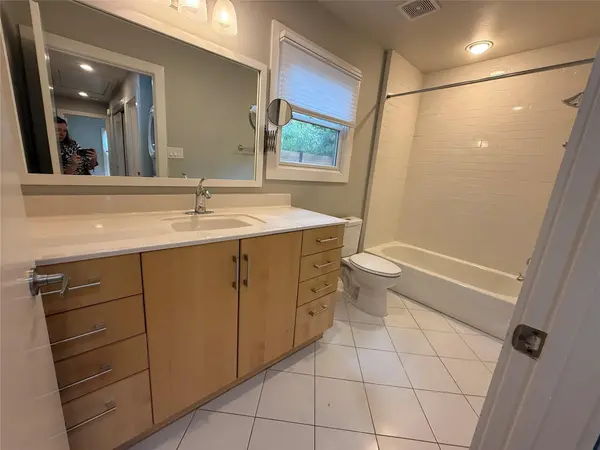2105 Kinney Ave #B, Austin, TX 78704
