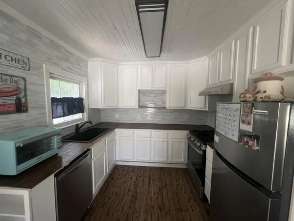 107 W 7th ST, Elgin, TX 78621