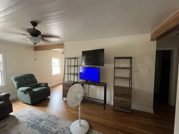 107 W 7th ST, Elgin, TX 78621