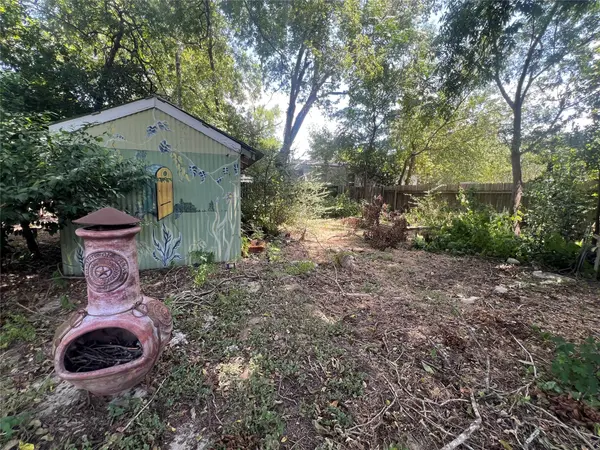 107 W 7th ST, Elgin, TX 78621