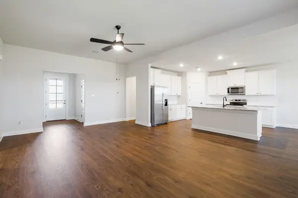 517 W Luna Blue LN, Jarrell, TX 76537