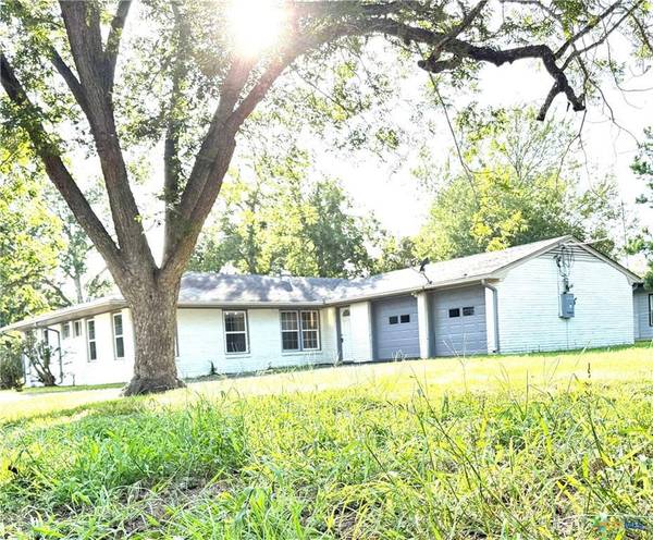 302 Smith ST, Gonzales, TX 78629