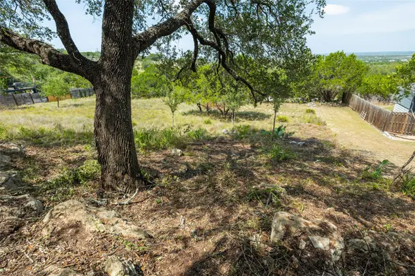 912 Daviot DR, Spicewood, TX 78669