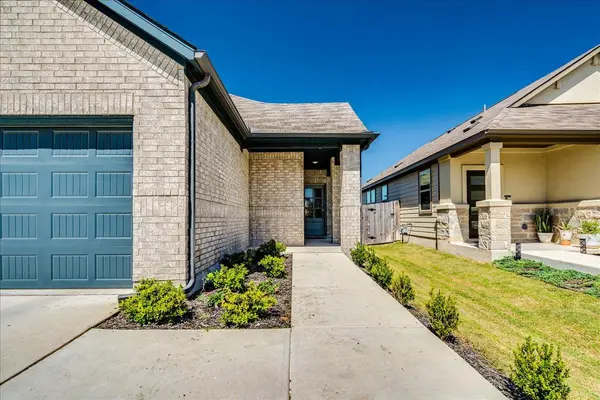 802 Papaya DR, Buda, TX 78610
