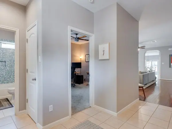 2404 INDEPENDENCE DR, Austin, TX 78745