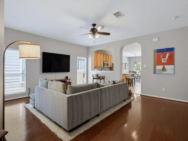 2404 INDEPENDENCE DR, Austin, TX 78745