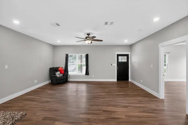 403 Lynch ST, Smithville, TX 78957