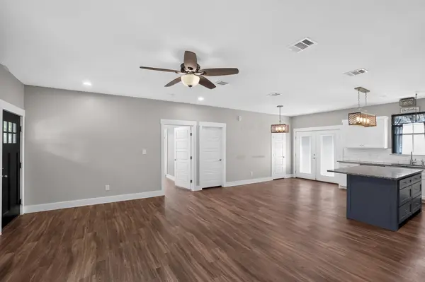 403 Lynch ST, Smithville, TX 78957