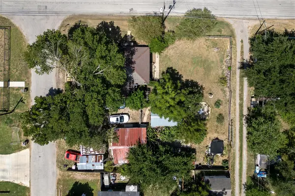 301 Holly Ave, Luling, TX 78648