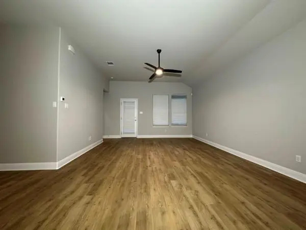 501 Duroc DR, Hutto, TX 78634