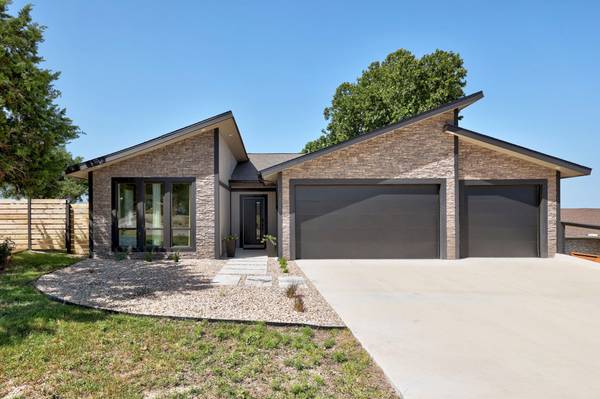2800 Douglas CV, Lago Vista, TX 78645