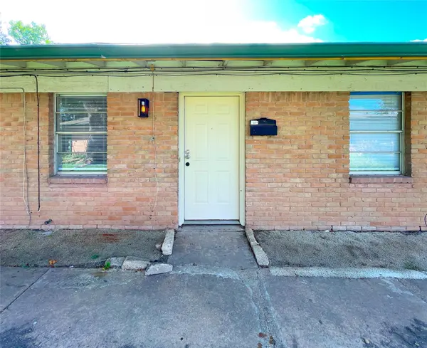 902 N Meadows DR #C, Austin, TX 78758