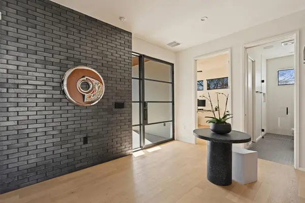 30 Chalmers Ave, Austin, TX 78702