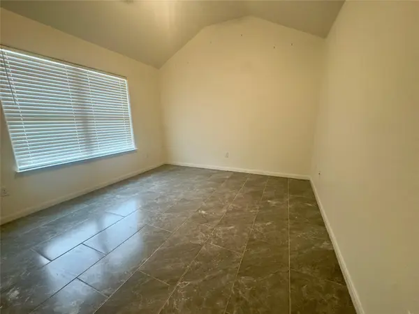 513 W China ST #B, Lockhart, TX 78644