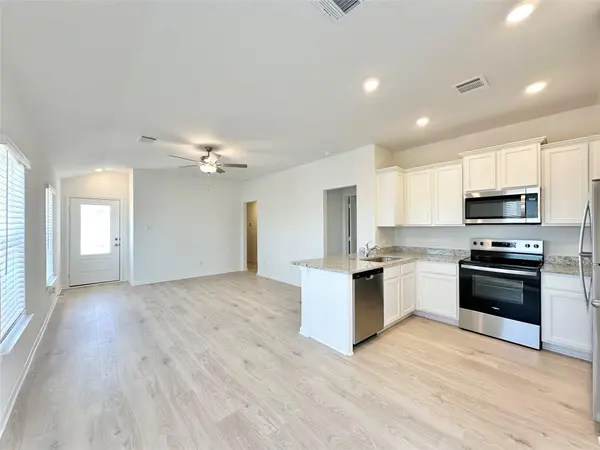 108 Captain Dooley LN, Jarrell, TX 76537