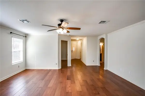 122 Quail Hollow DR, Hutto, TX 78634
