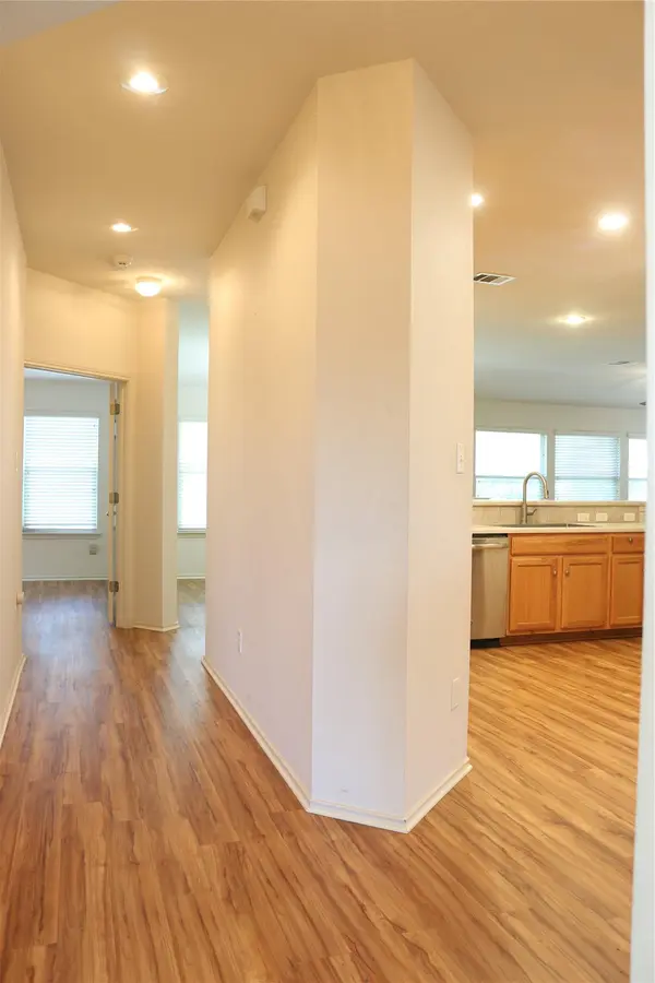 1811 W Pflugerville PKWY, Round Rock, TX 78664