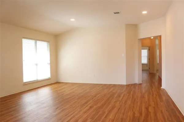 1811 W Pflugerville PKWY, Round Rock, TX 78664