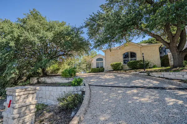 218 Hazeltine DR, Lakeway, TX 78734