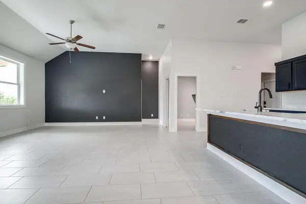 220 Riley LN, Fredericksburg, TX 78624
