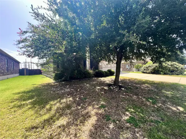 202 Emory Fields DR, Hutto, TX 78634