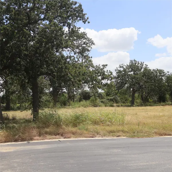 112 Mesones RD, Florence, TX 76527