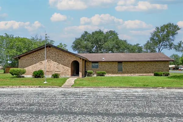 808 Herder Ave, Schulenburg, TX 78956
