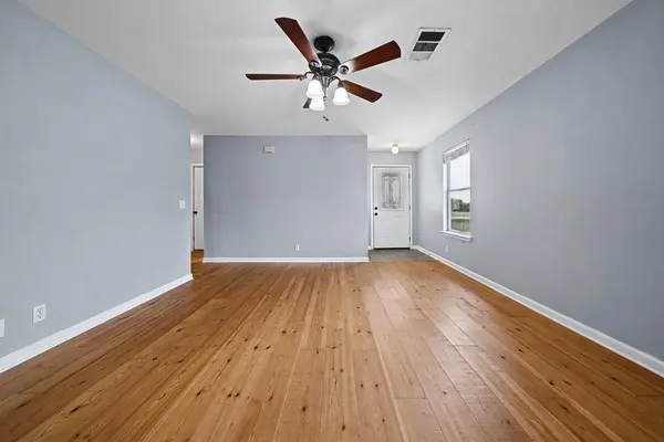 137 Hay Meadow RD, Cedar Creek, TX 78612